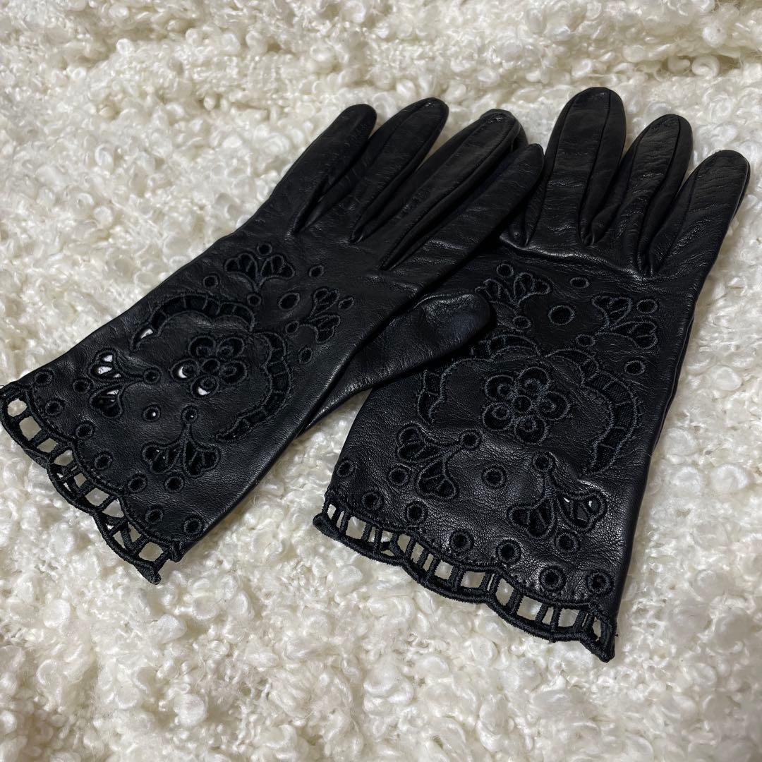 Dolce&Gabbana黒のレザー刺繍　カットレースグローブ