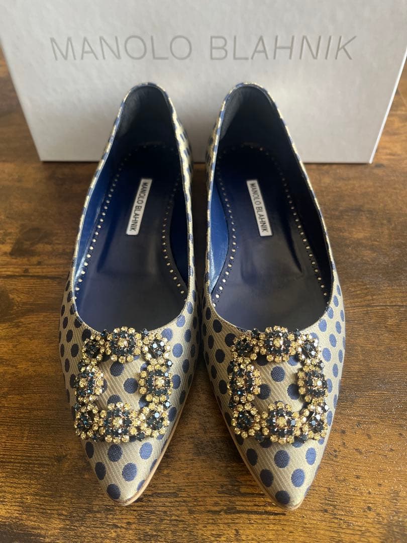 マノロブラニク ハンギシ 39 フラットパンプス