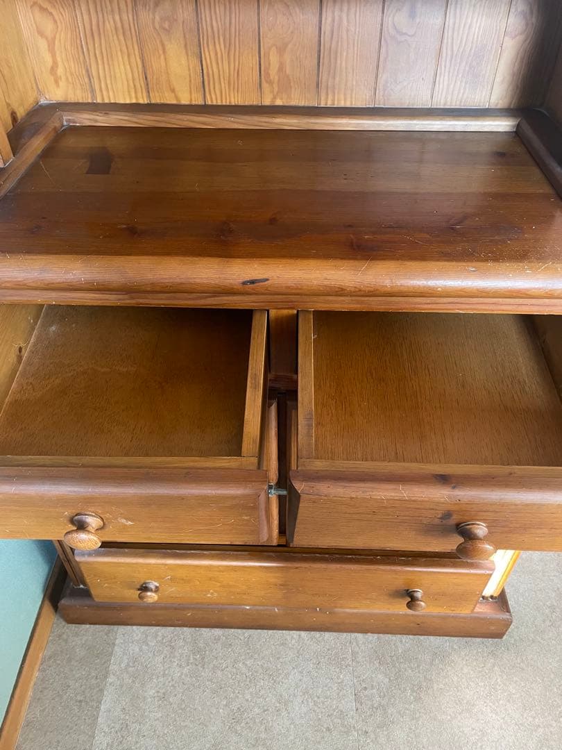 スペインタイル　食器棚