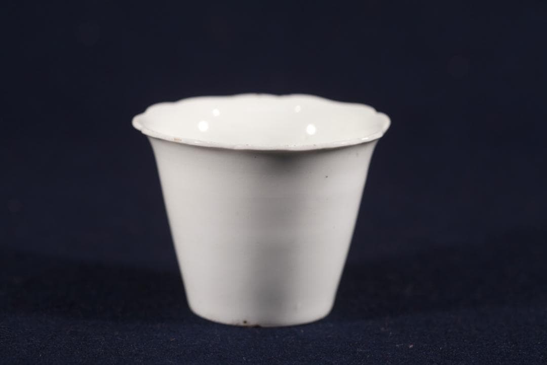 346　古伊万里白磁輪花型蕎麦猪口　江戸前期