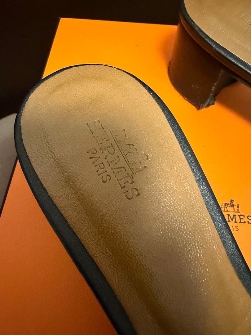 HERMES ブラックレザー ミュールサンダル