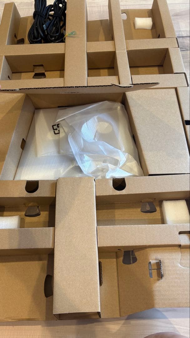 美品 外箱含め付属品全てあり デル DELL P3222QE 32インチ 4K