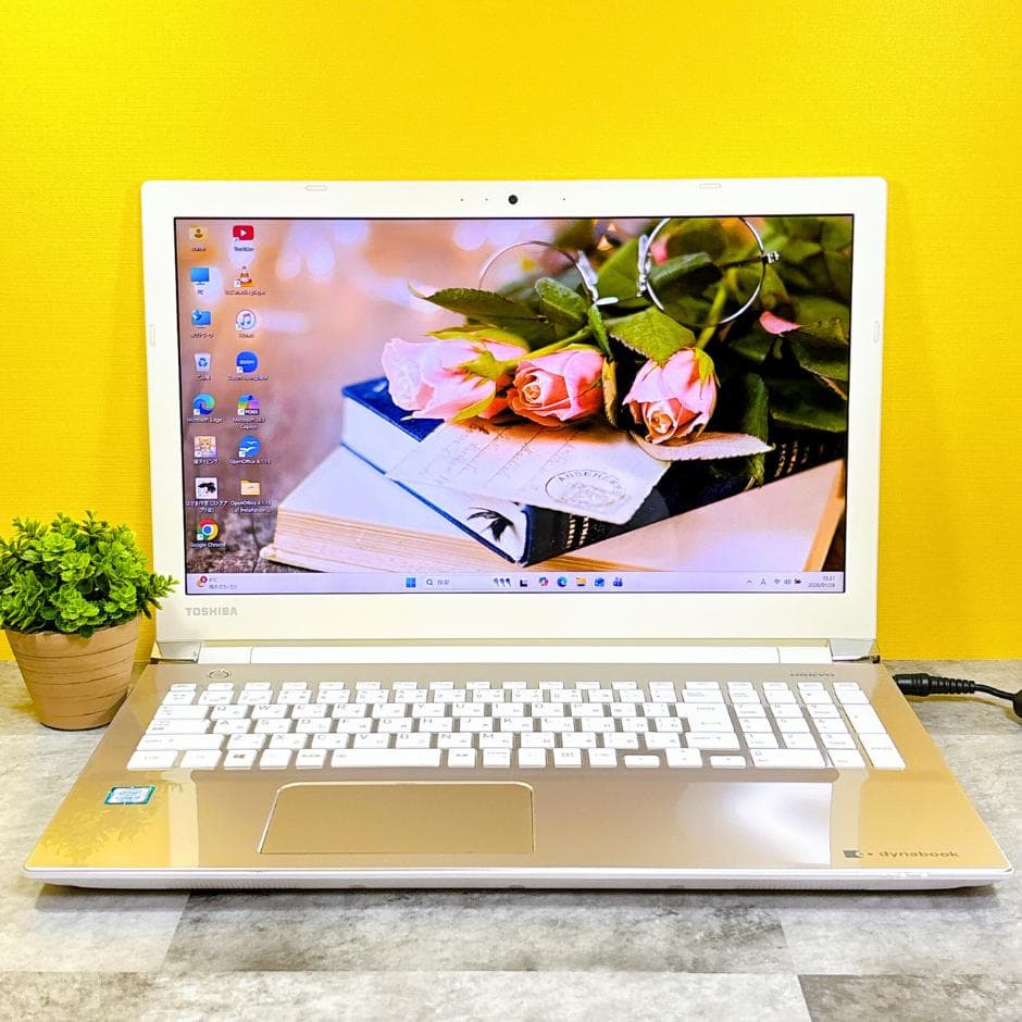 おしゃれなゴールド✨新品SSD搭載で快適✨カメラ付き 薄型 フルHD Win11