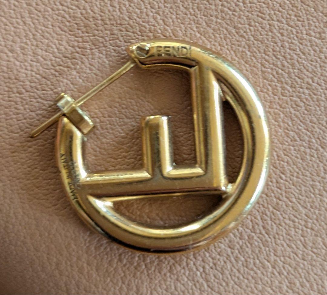 【お値下げ】ＦＥＮＤＩ ロゴデザイン ピアス(片耳用)