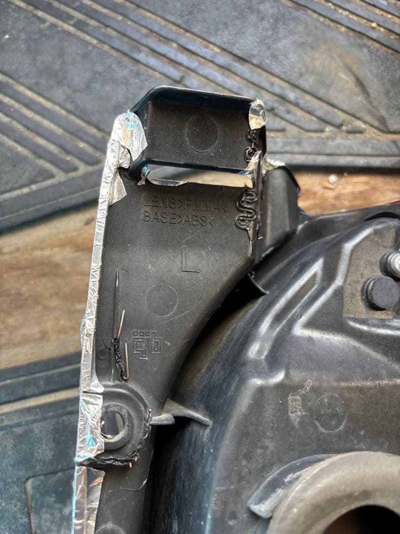 訳あり格安出品　ハイエースヴァレンティ×レガンス レボ タイプ2 テールライト