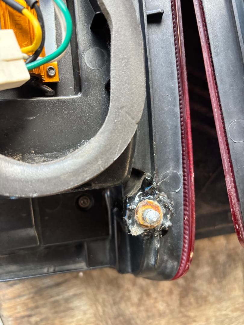 訳あり格安出品　ハイエースヴァレンティ×レガンス レボ タイプ2 テールライト