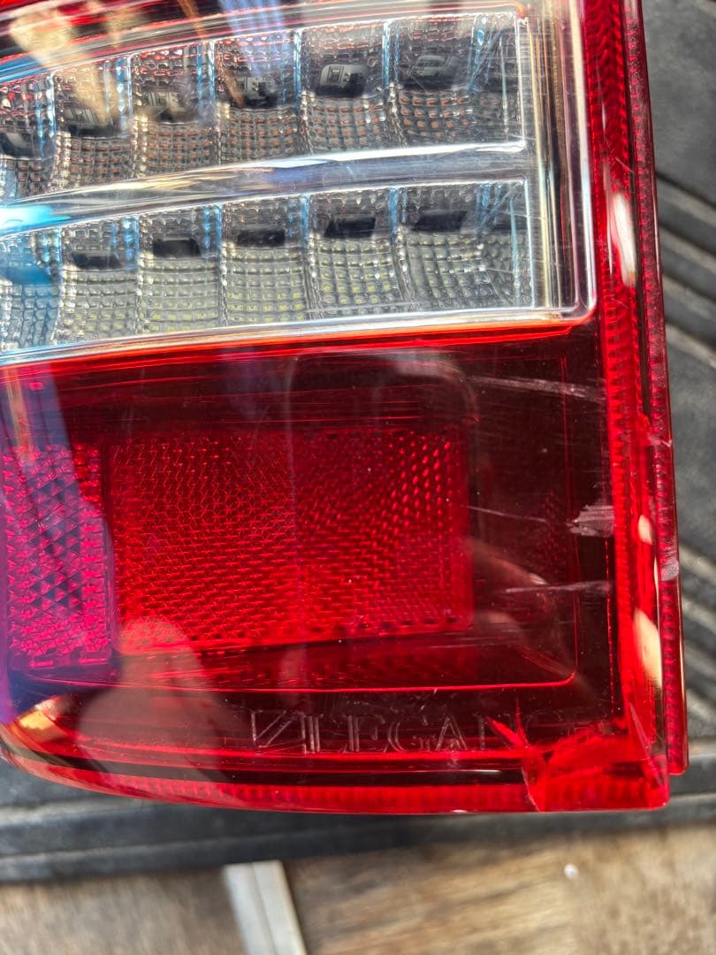 訳あり格安出品　ハイエースヴァレンティ×レガンス レボ タイプ2 テールライト