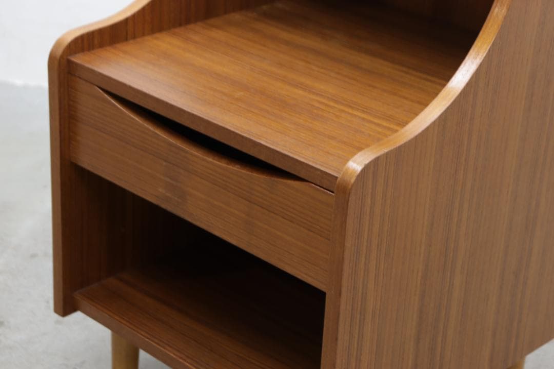 ヴィンテージ チーク材 ベッドサイド キャビネット サイドテーブル 北欧デザイン