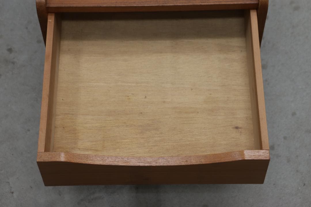 ヴィンテージ チーク材 ベッドサイド キャビネット サイドテーブル 北欧デザイン