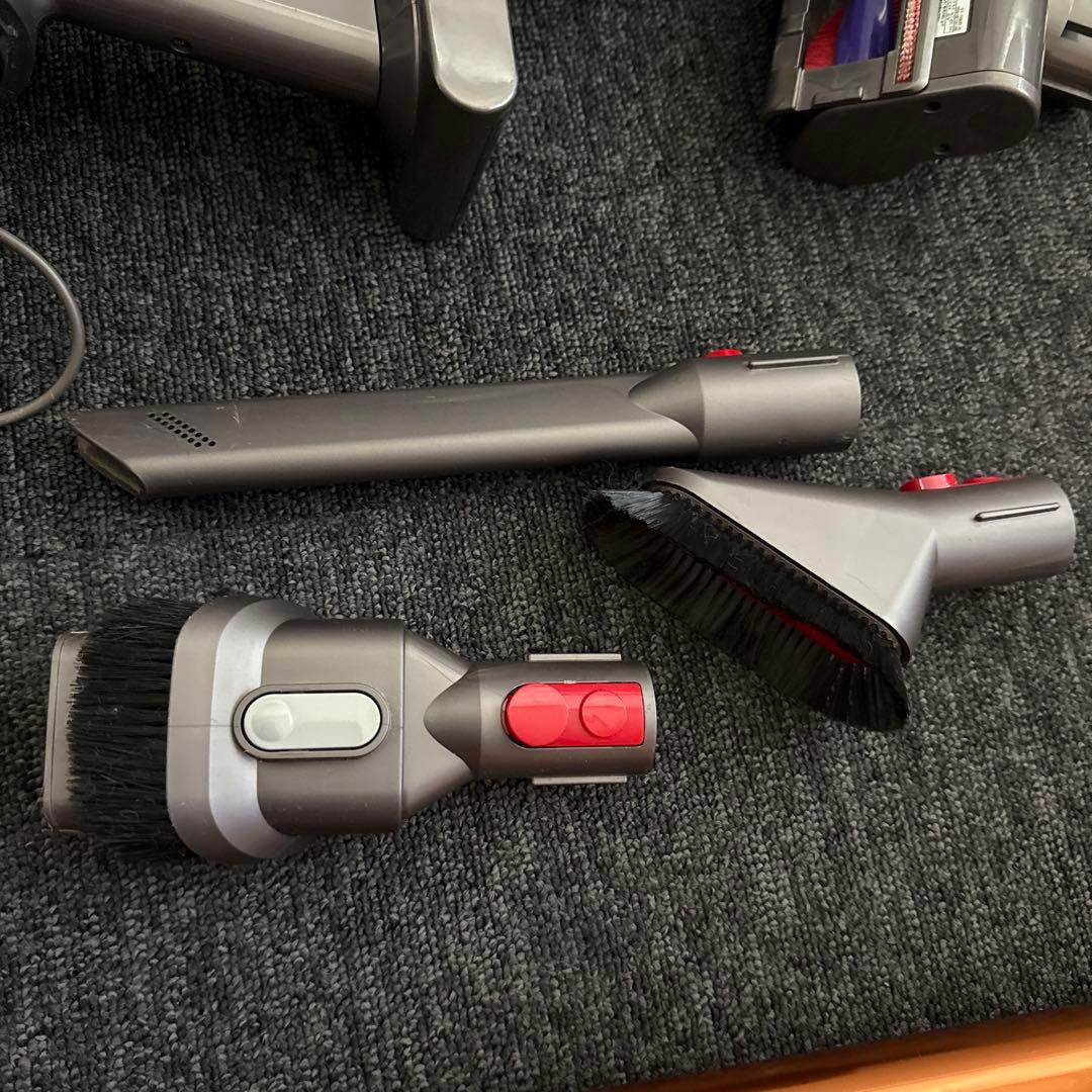 お値下げ　ダイソン　sv12 コードレスクリーナー　付属品多数　ジャンク品
