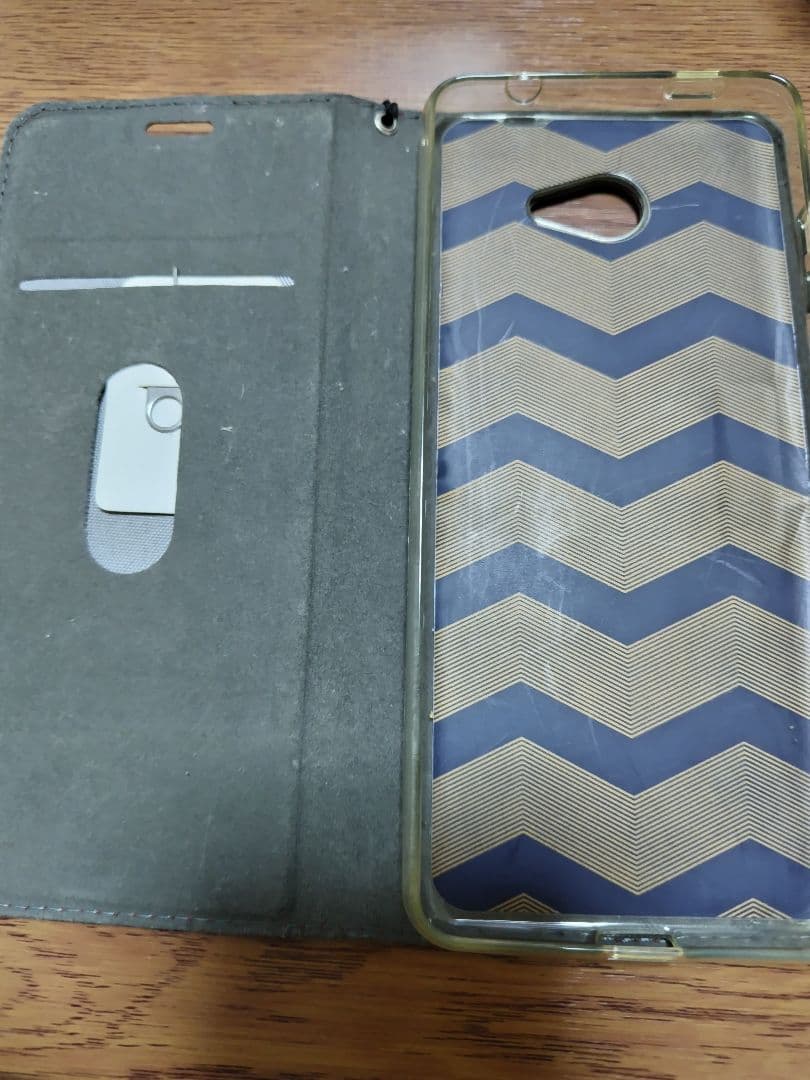 BASIO KYV47 赤 スマートフォン 本体　ケース付き