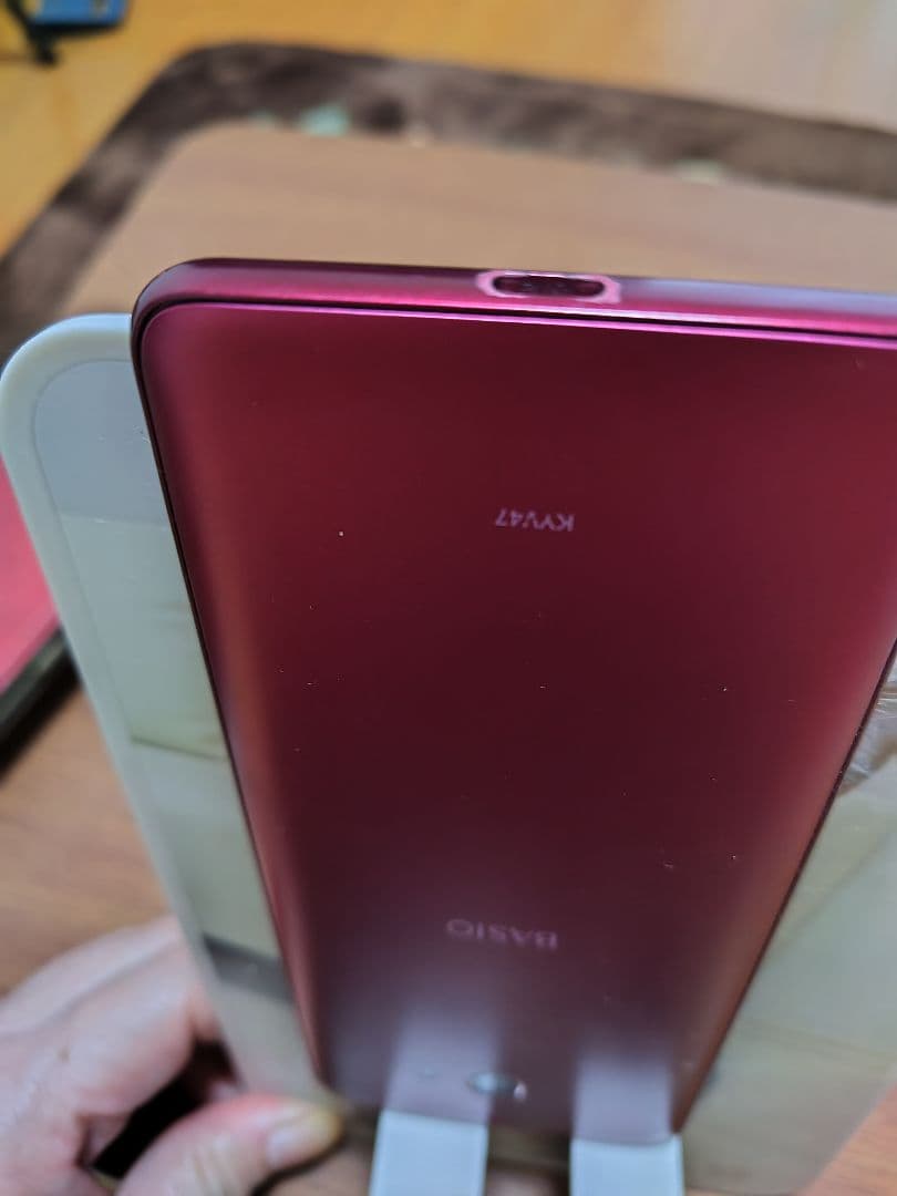 BASIO KYV47 赤 スマートフォン 本体　ケース付き