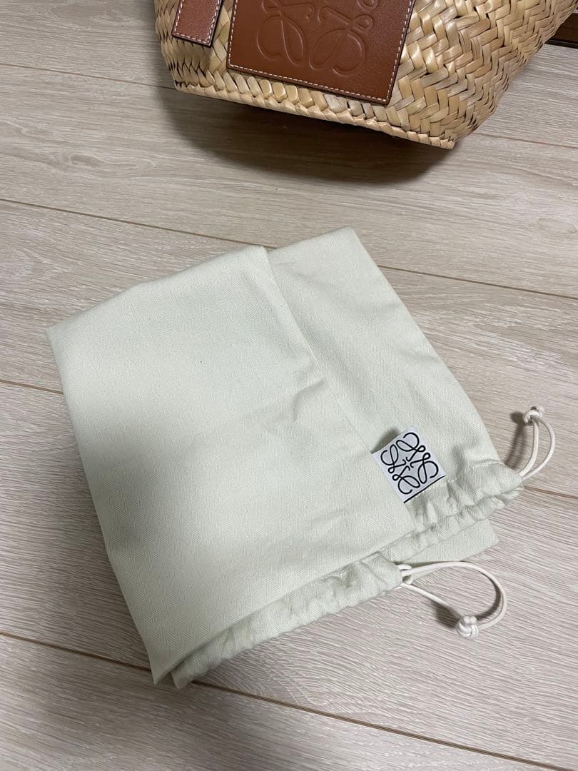 LOEWE ロゴ付きかごバッグ