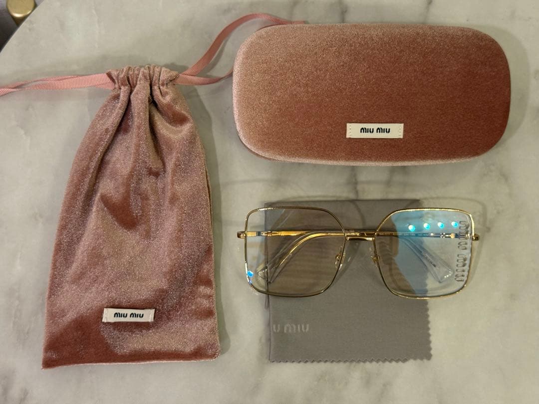 miumiu アイウェアコレクションサングラス