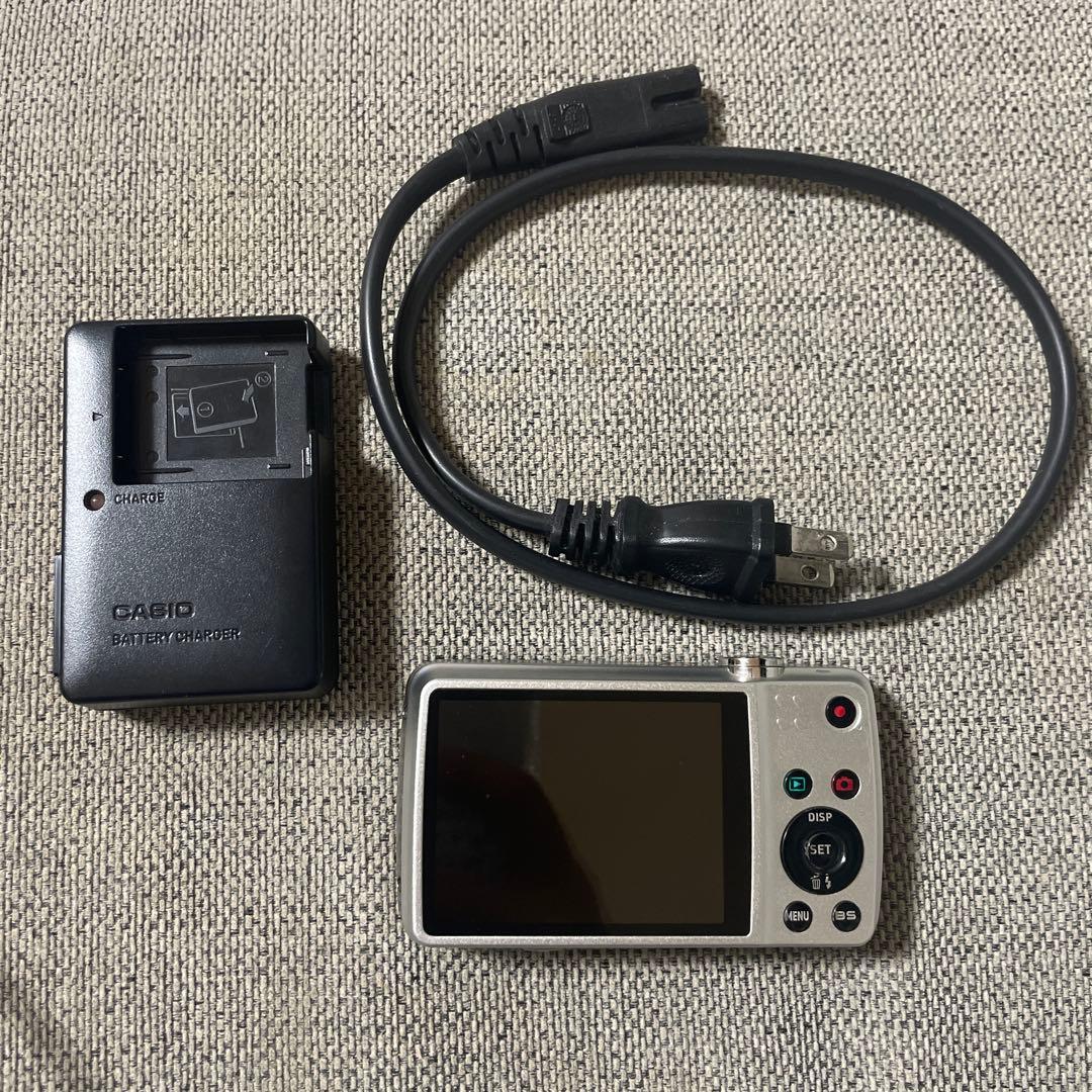 い*し様 【動作良好】CASIO EXILIM EX-Z550 シルバー