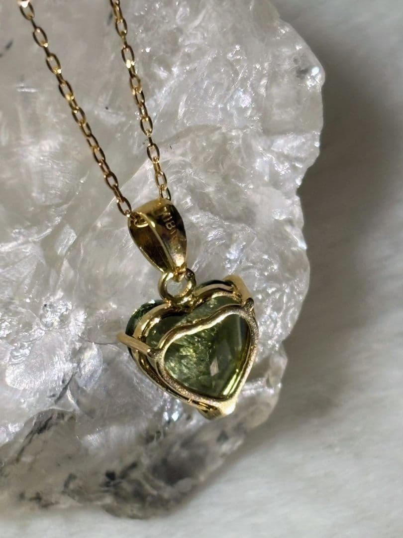 k18 モルダバイト ペンダントトップ 18金 ハート 隕石 チェーン無し