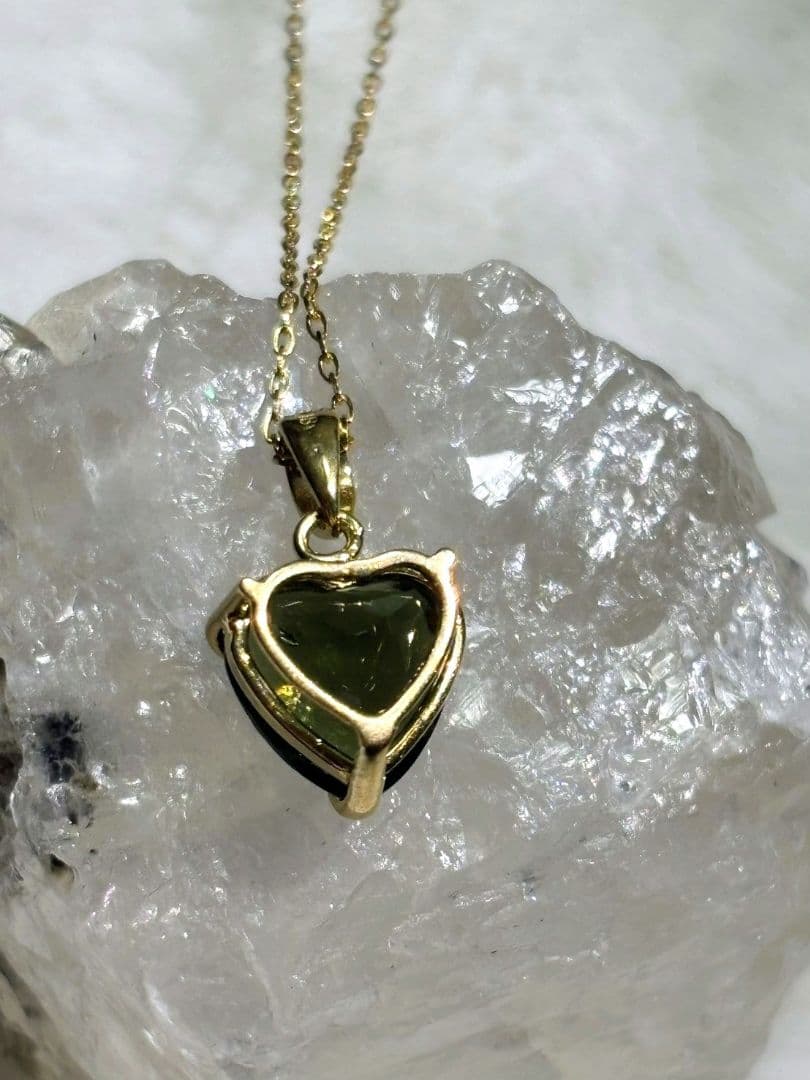 k18 モルダバイト ペンダントトップ 18金 ハート 隕石 チェーン無し