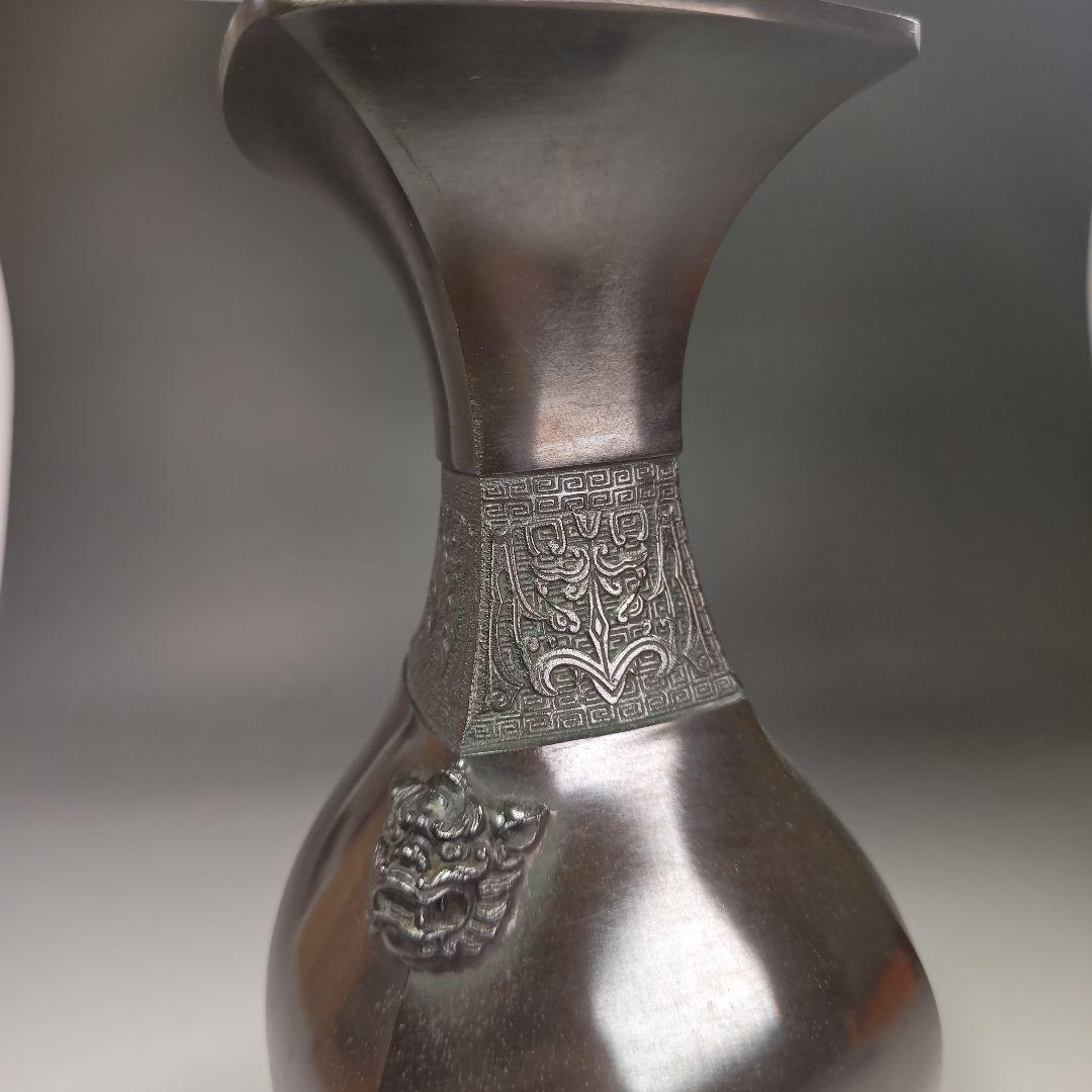 イ965 花瓶『廣瀬祐銅作』『唐銅製　2.6キロ　角獅子地紋　花入　花器　共箱』