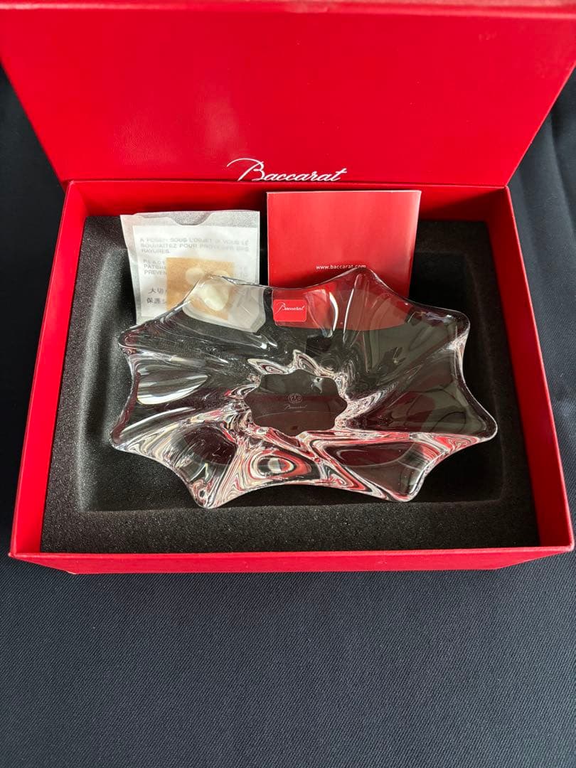 Baccarat フラワー型クリスタル皿