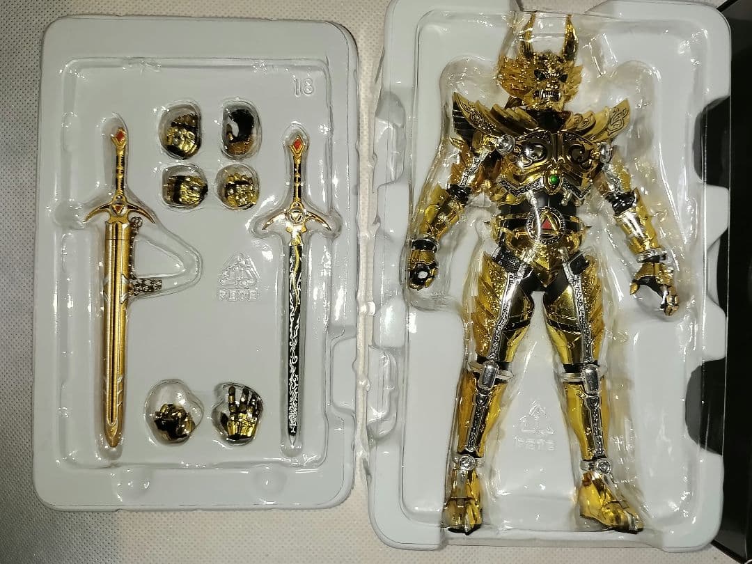 オ*ガ様 S.H.Figuarts真骨彫　黄金騎士ガロ　冴島鋼牙　牙狼フィギュア