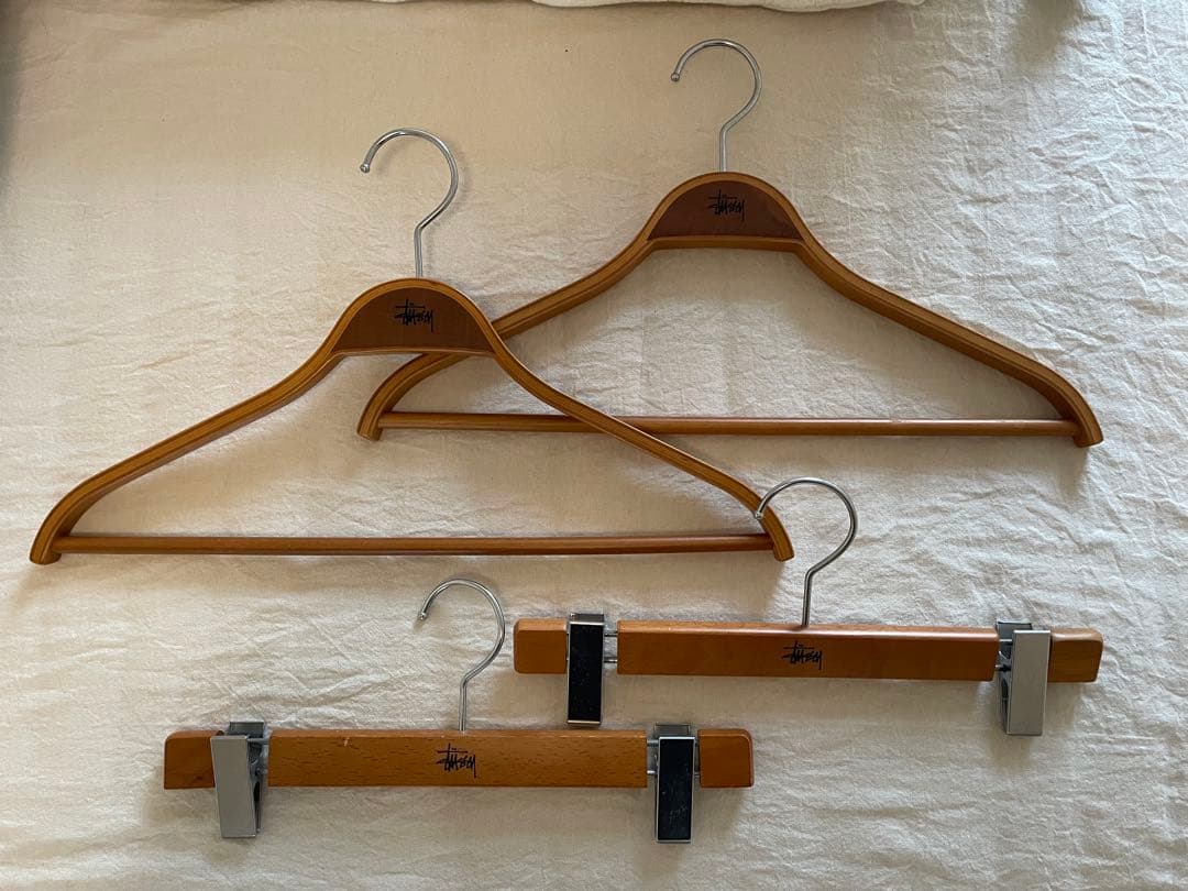 Stussy ロゴ入り木製ハンガー 4本セット