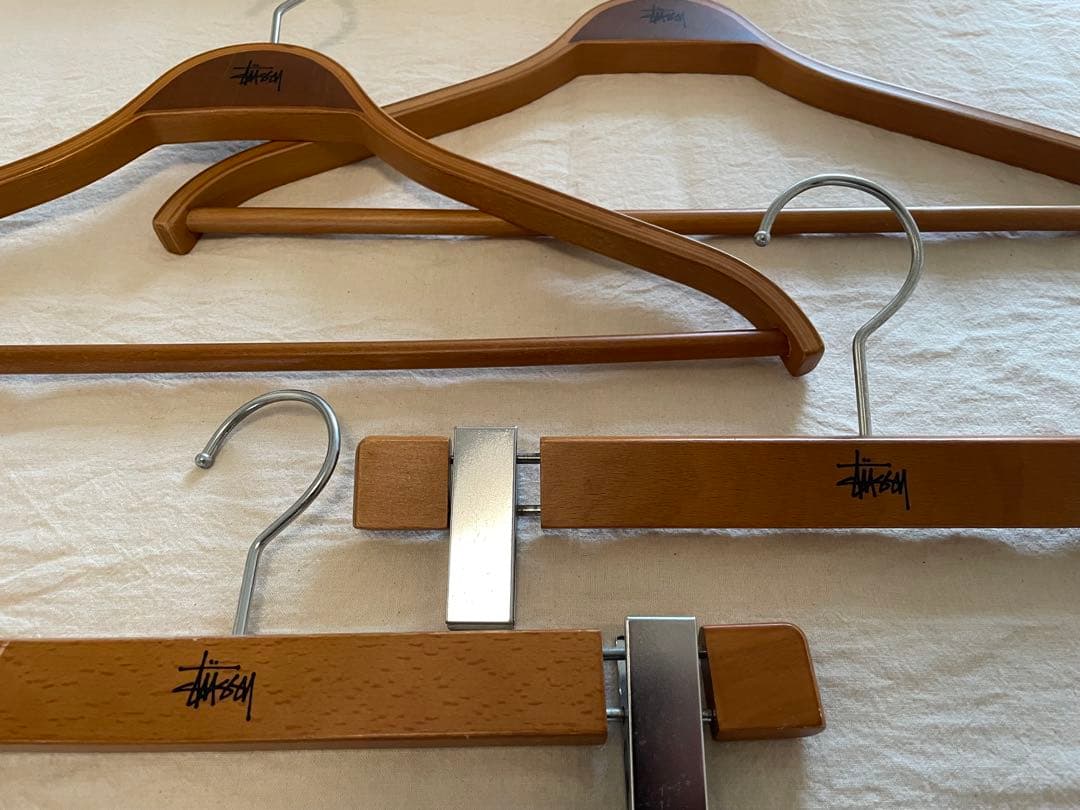 Stussy ロゴ入り木製ハンガー 4本セット