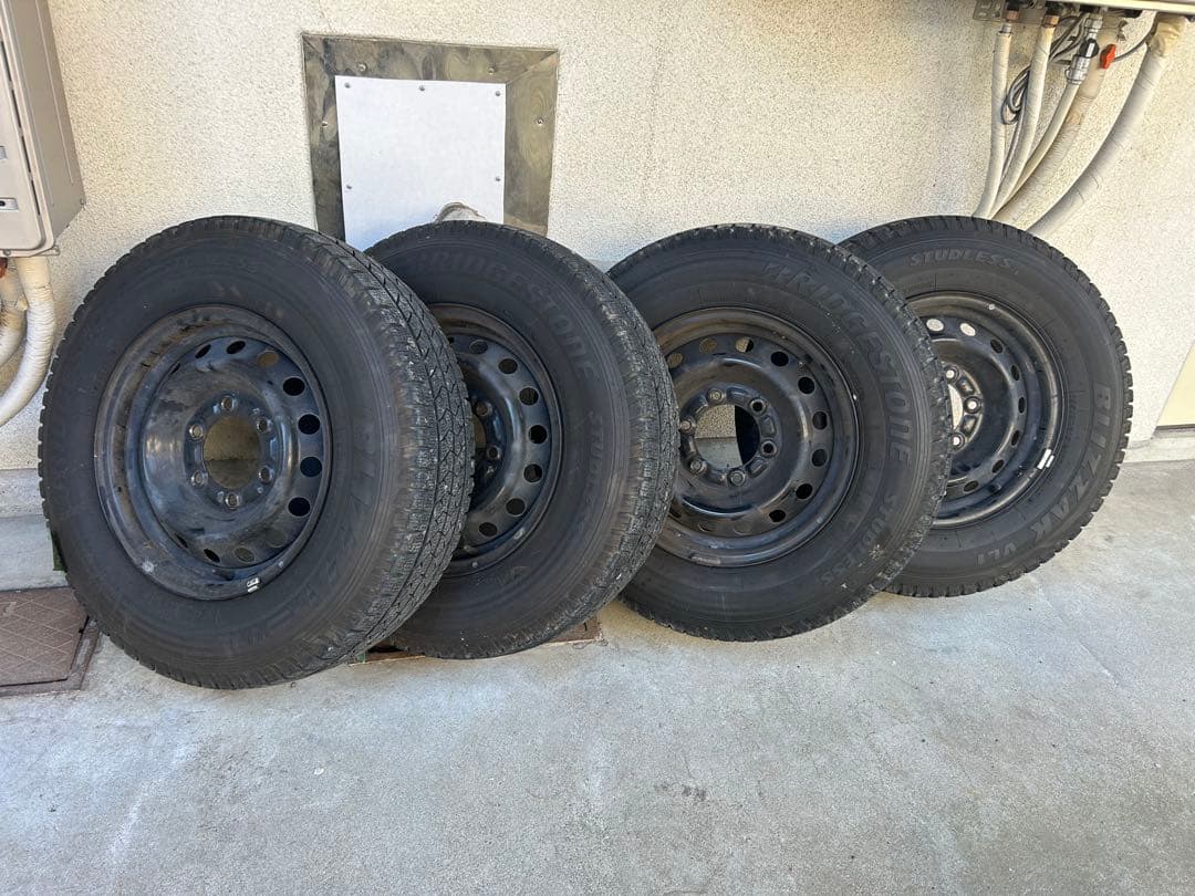 送料込み！！ハイエース　15インチ タイヤセット　スタッドレス