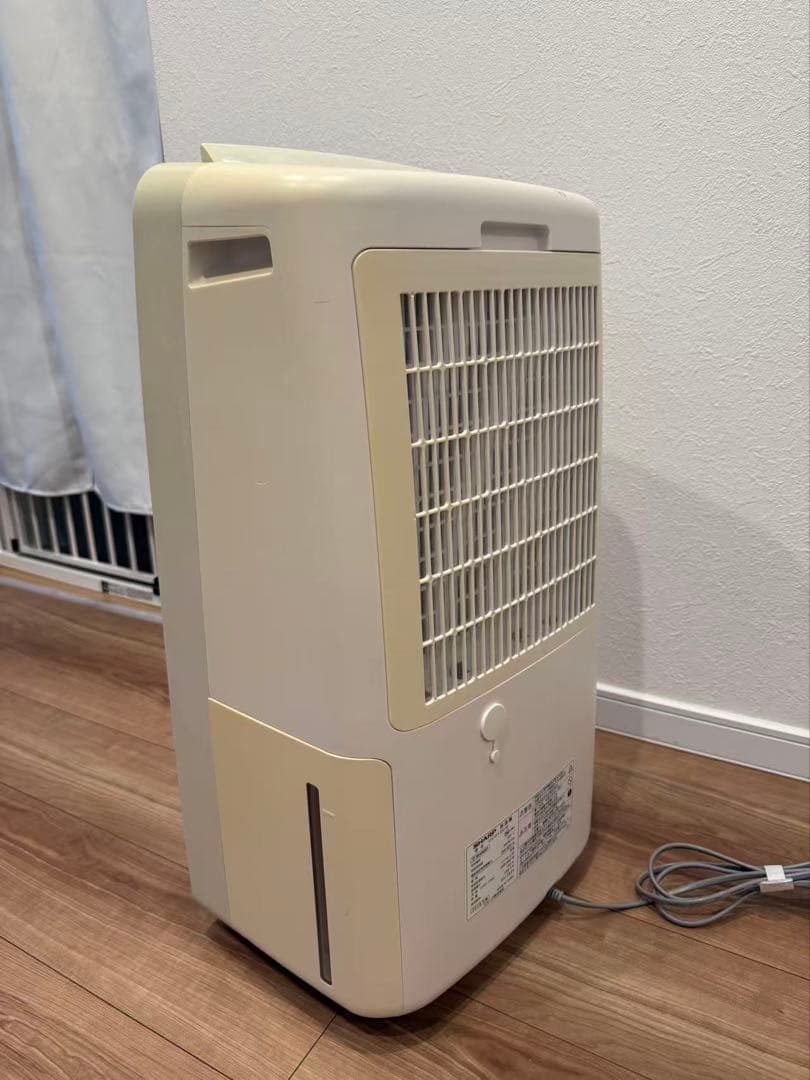 1ヶ月程度使用　SHARP 除湿機 CV-H120-W 2018年製　説明書付き