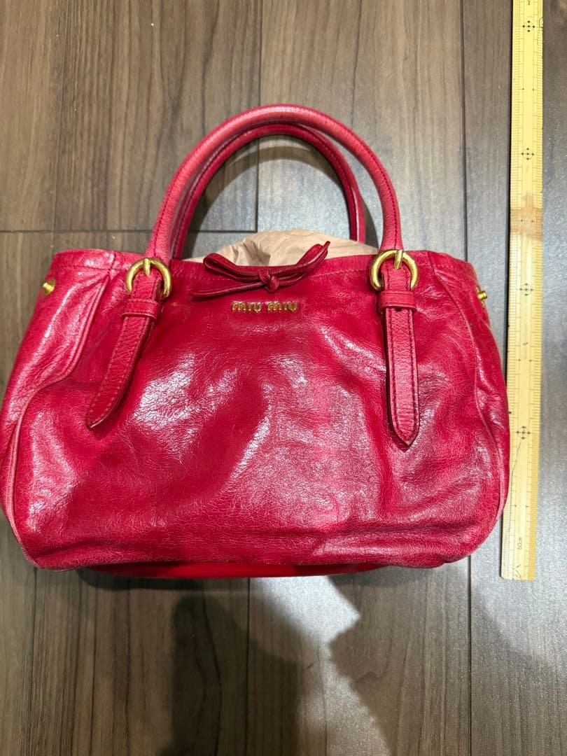 Miu Miu 赤 レザー ショルダーバッグ