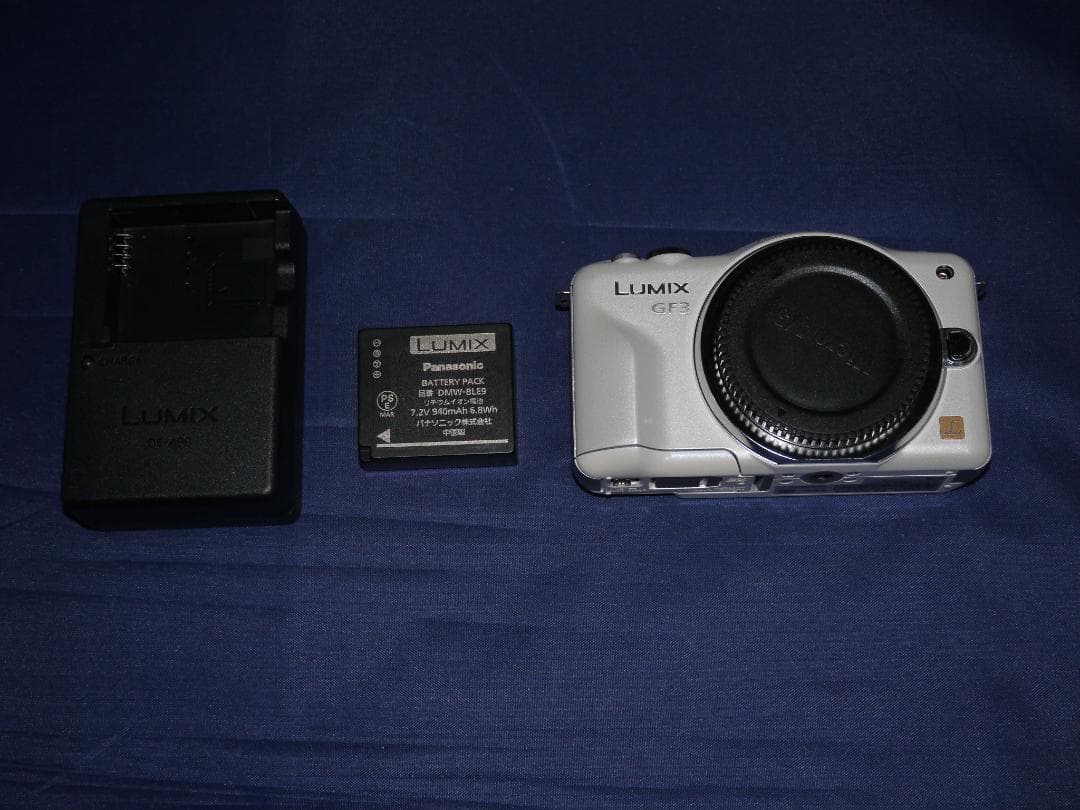 軽量　高画質　パナソニック　LUMIX DMC-GF3　ボディ　人気色のホワイト