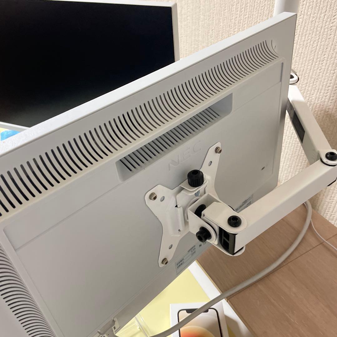 NECモニター2台とモニターアーム
