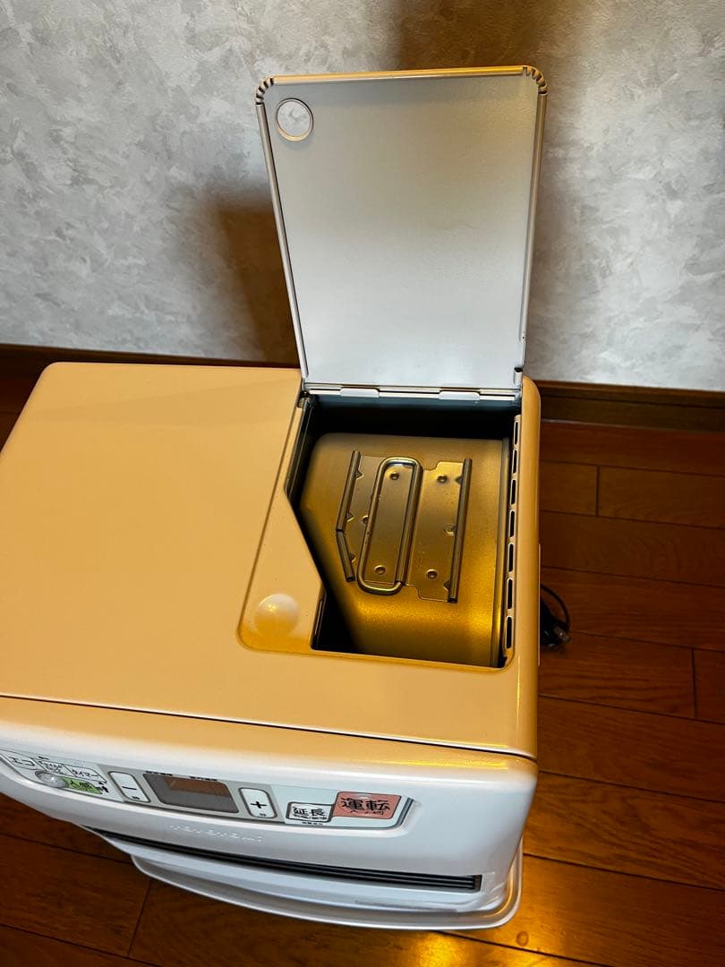 トヨトミ石油ファンヒーター ホワイト LC-S33G 2016年製