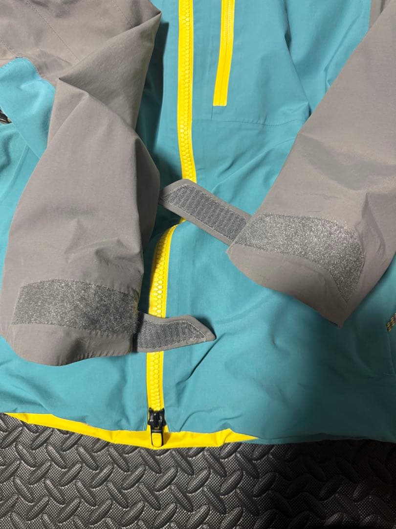 Burton ak GORE-TEX ウェア