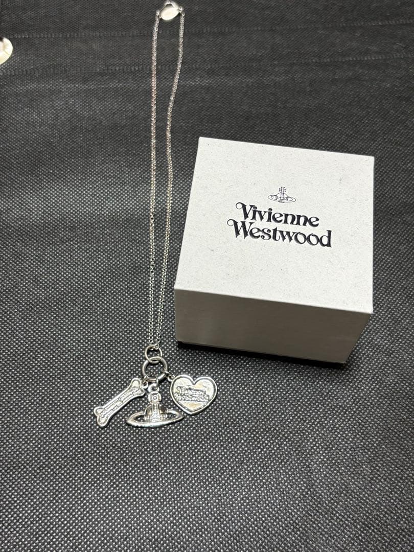 Vivienne Westwood チャーム付きネックレス