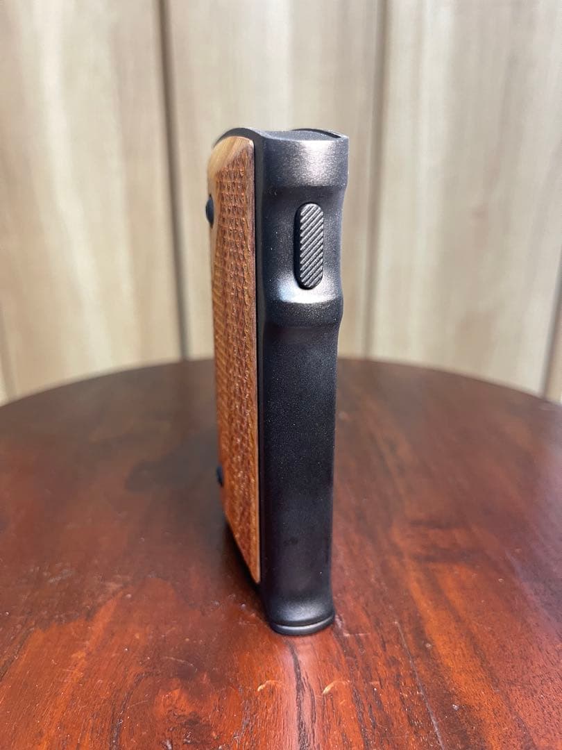 LMC コルト M1911A1風 名刺入れ／ウォールナットグリップ 黒