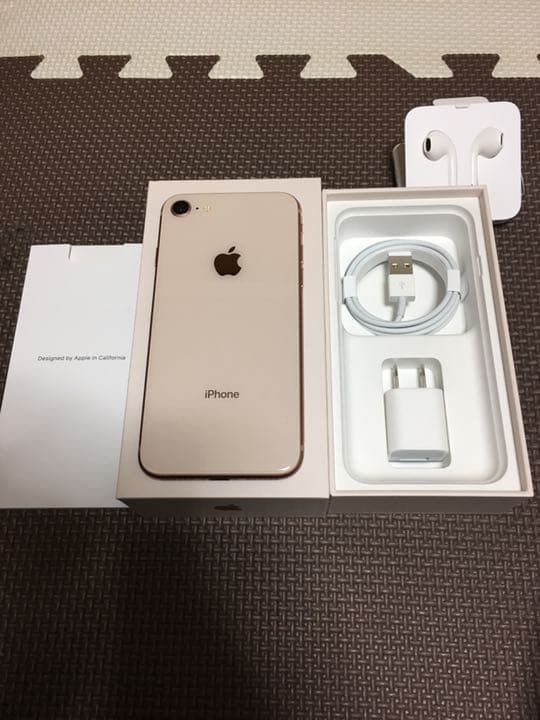 SIMフリー iPhone 8 64GB Gold 付属品あり 美品 おまけ付き
