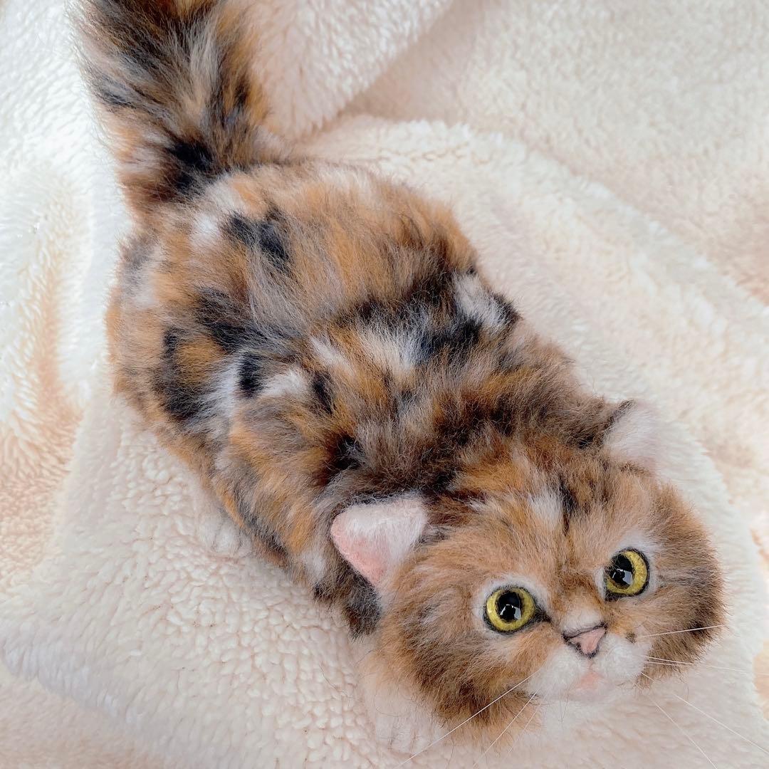 羊毛フェルト猫　全身　リアル可愛い三毛のサイベリアン