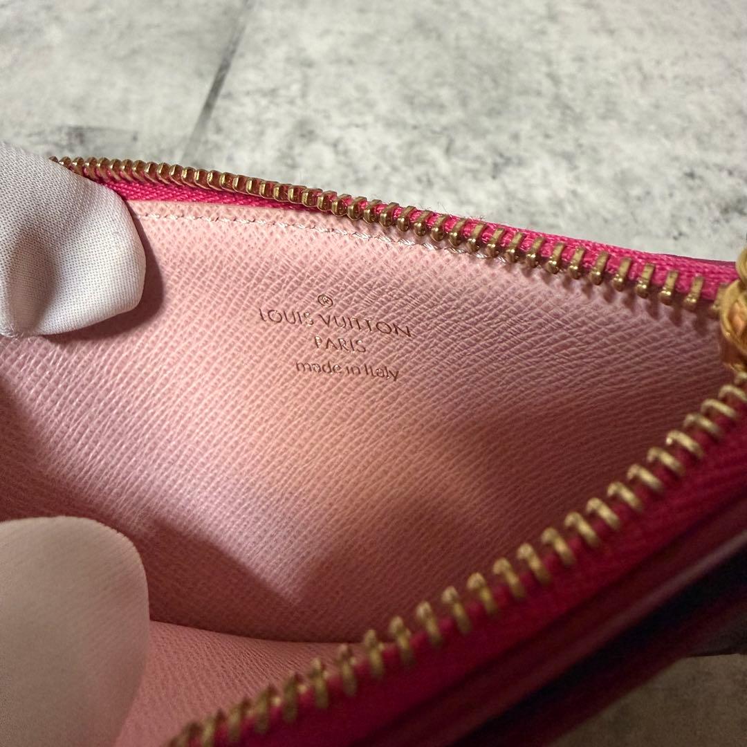 ルイヴィトン モノグラム ポルトカルト ジップ ケースフラワーピンク