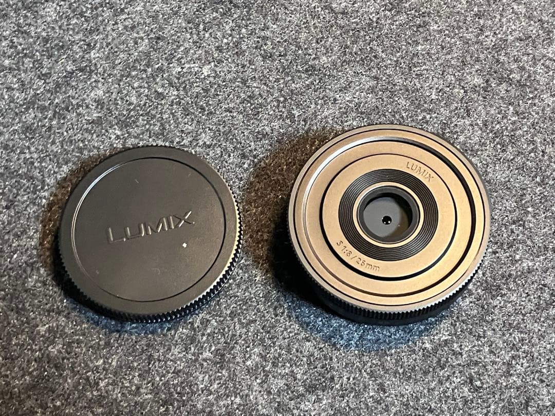 LUMIX S-R046 26mm F8 レンズ　単焦点