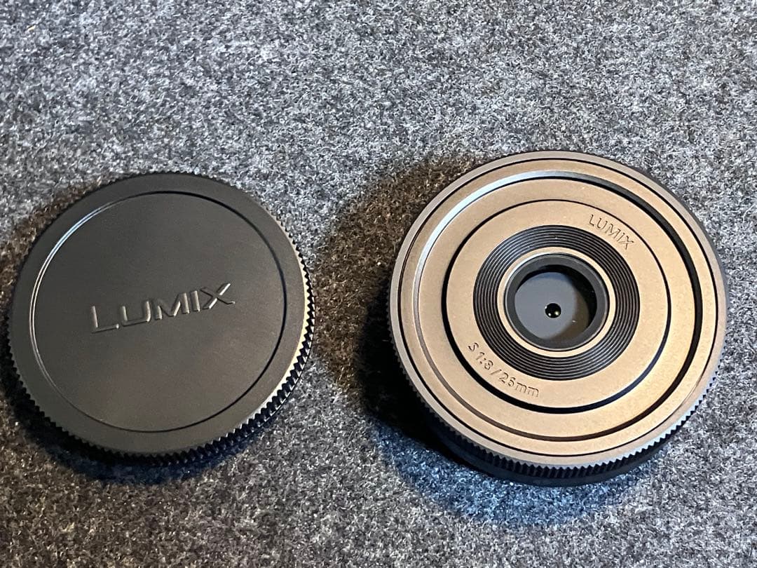 LUMIX S-R046 26mm F8 レンズ　単焦点