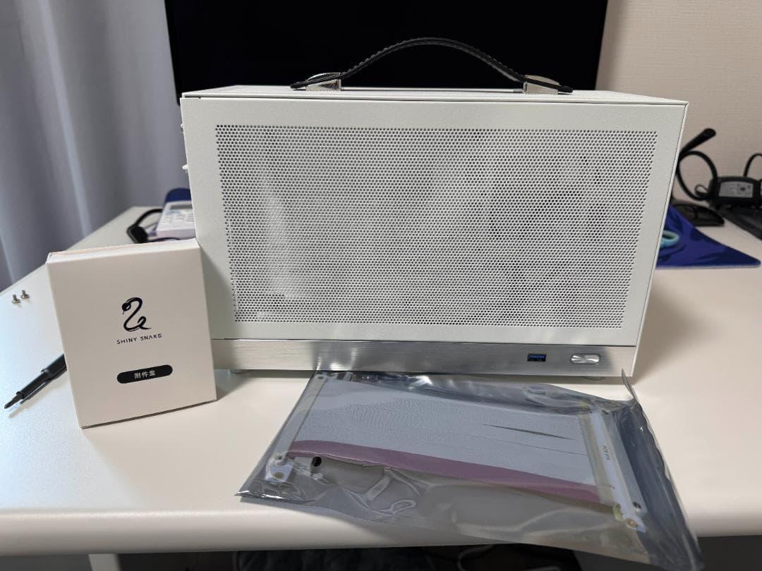 Shiny Snake S300 Mini-ITX PCケース