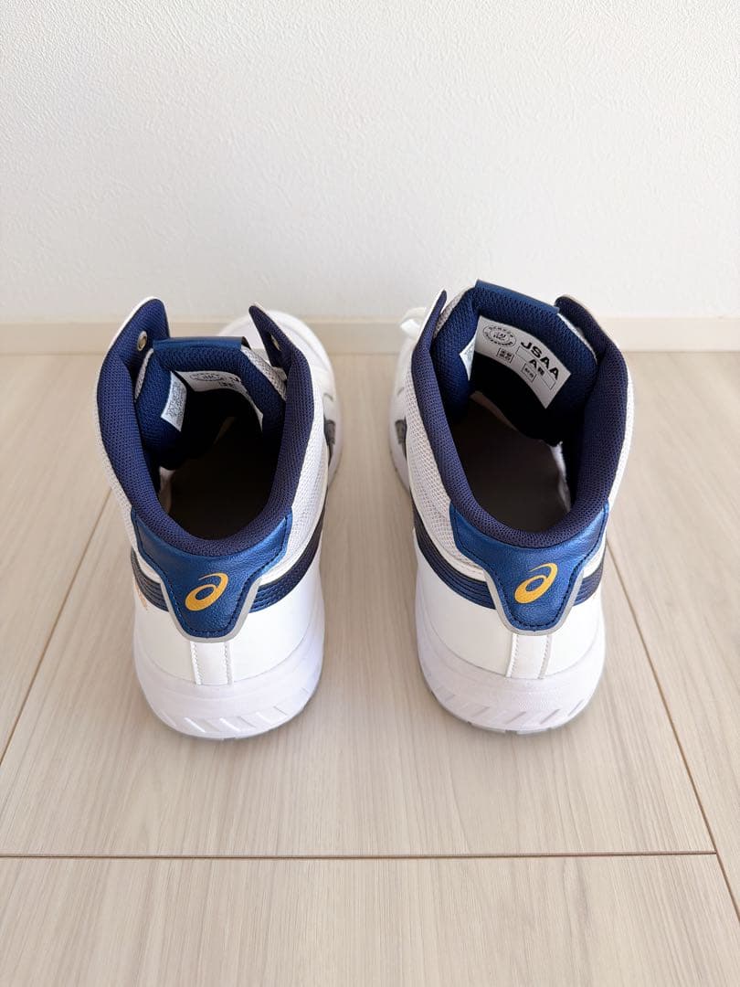 【asics美品】室内のみでの使用　ハイカット安全靴 ホワイト/ネイビー