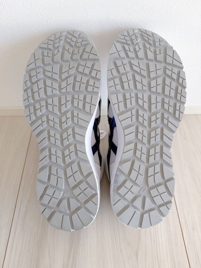 【asics美品】室内のみでの使用　ハイカット安全靴 ホワイト/ネイビー