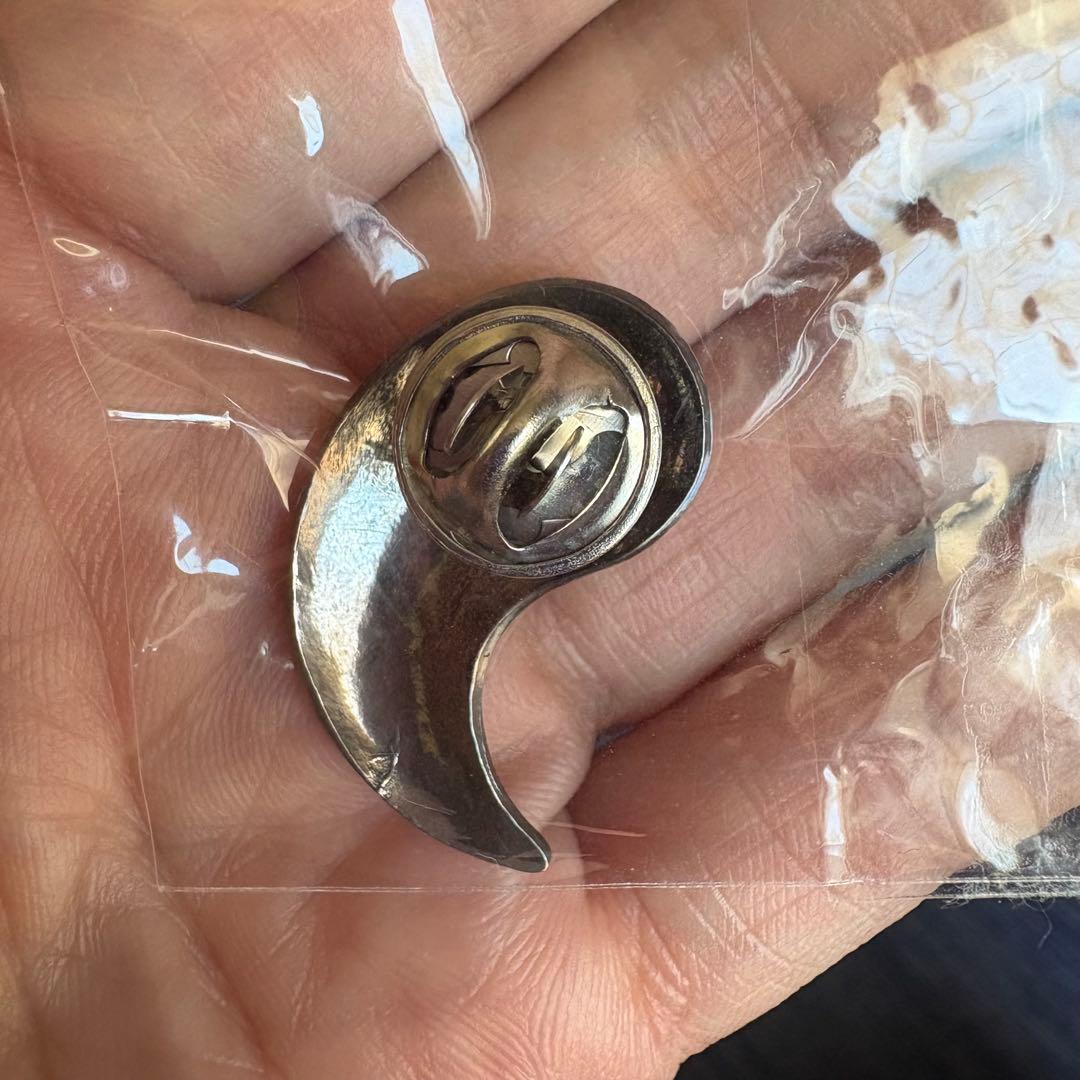 未使用　KAPITAL 勾玉　ブローチ　ピンバッジ