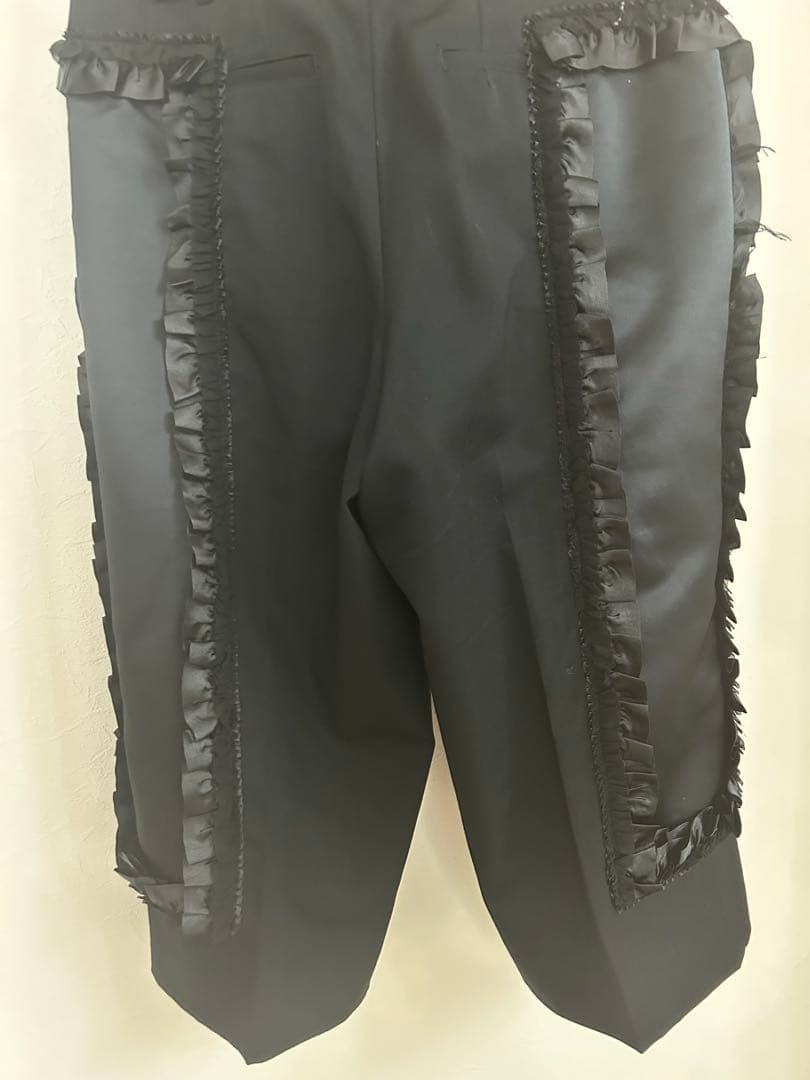 COMME des GARÇONS　黒フリル　ハーフパンツ