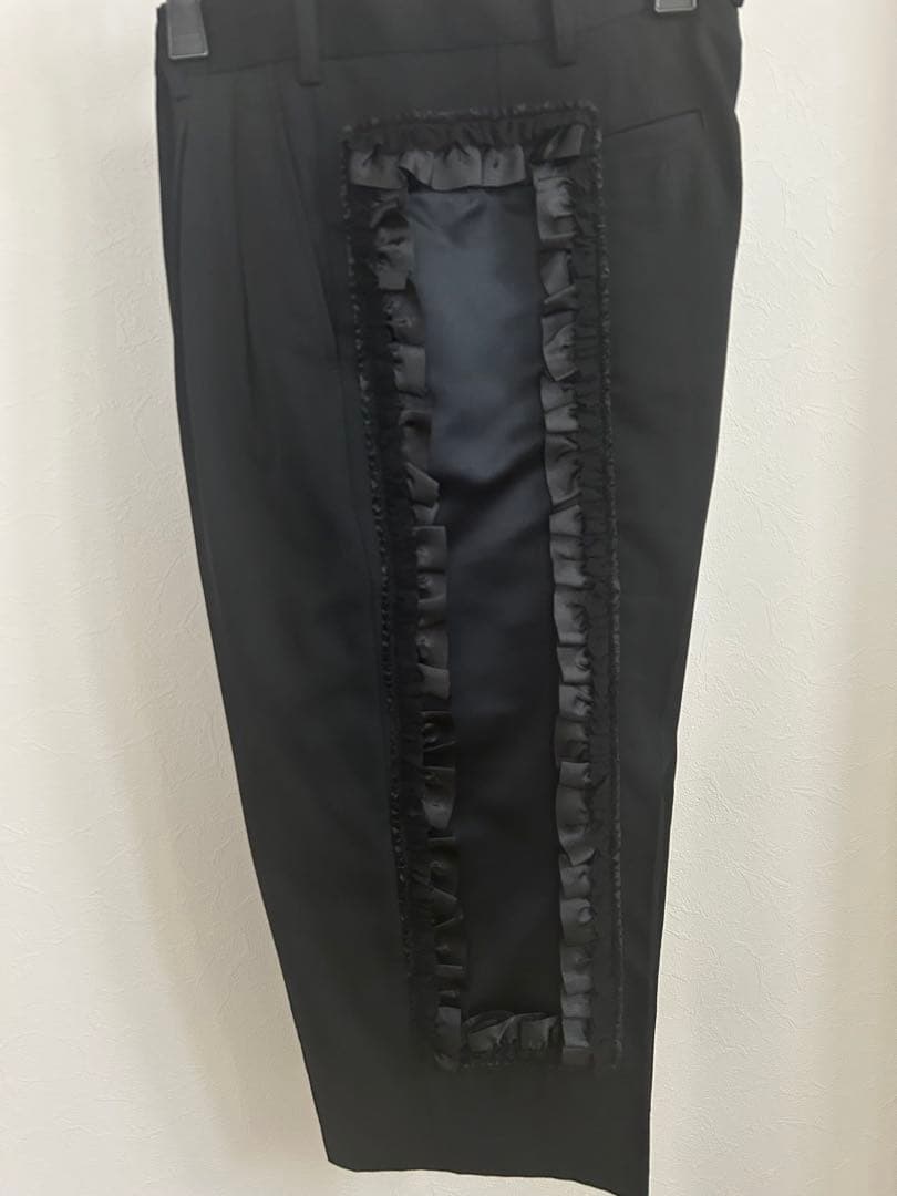 COMME des GARÇONS　黒フリル　ハーフパンツ