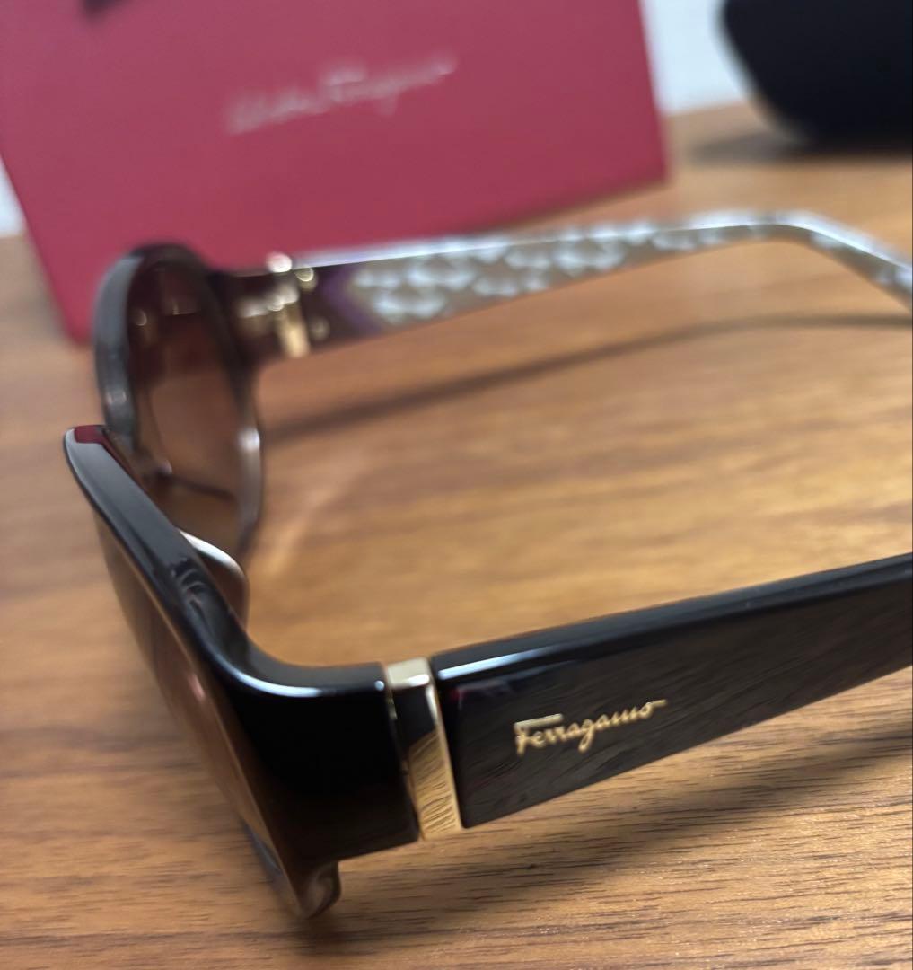 美品　Salvatore Ferragamo フェラガモ サングラス
