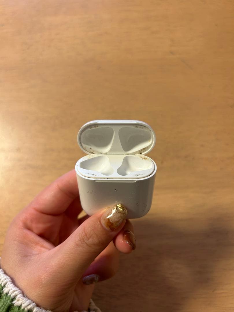 AirPods 第二世代　ケースのみ　ジャンク品