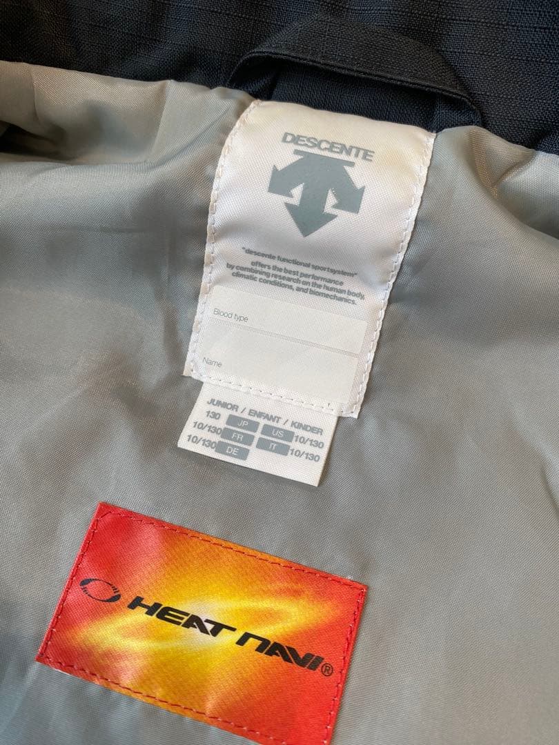 DESCENTE スキーウェア 子ども用 サイズ130cm 上下セット　黒/赤