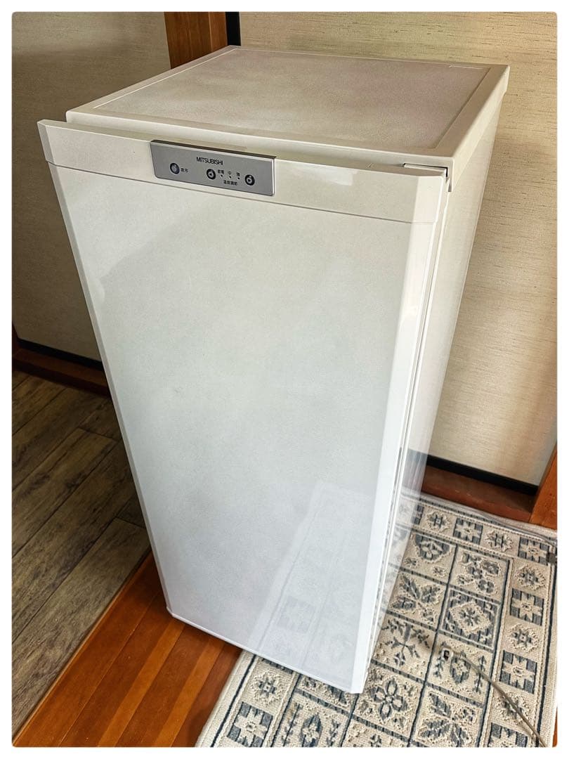 ・三菱電機ノンフロン冷凍庫 MF-U12N-W